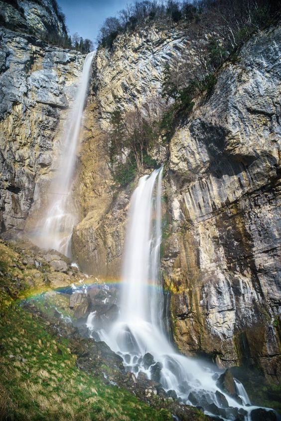 Wasserfall mit einem Regenbogen