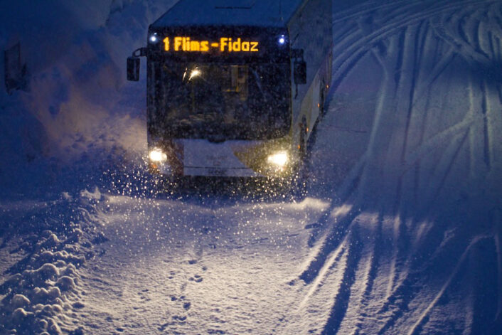 Bus im Winter in Flims