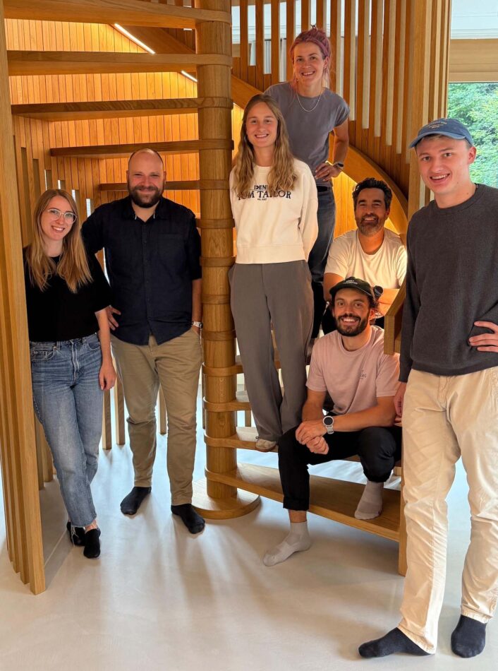 Bild Davina mit Fahe und Faeh_ richtig zugeschnitten